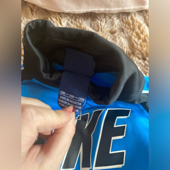 Like new Nike blue and black boys tracksuit in size 24 months - Picture 3 of 3